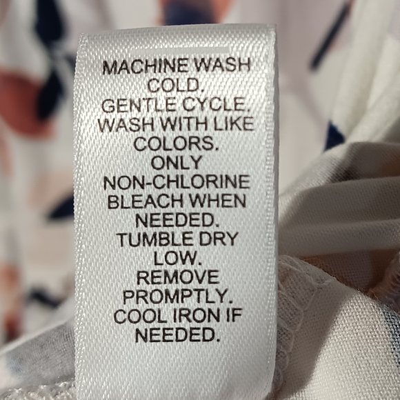 EST 1946 EUC Women's Super Soft Bell Sleeve Top, Size Medium - Picture 7 of 8